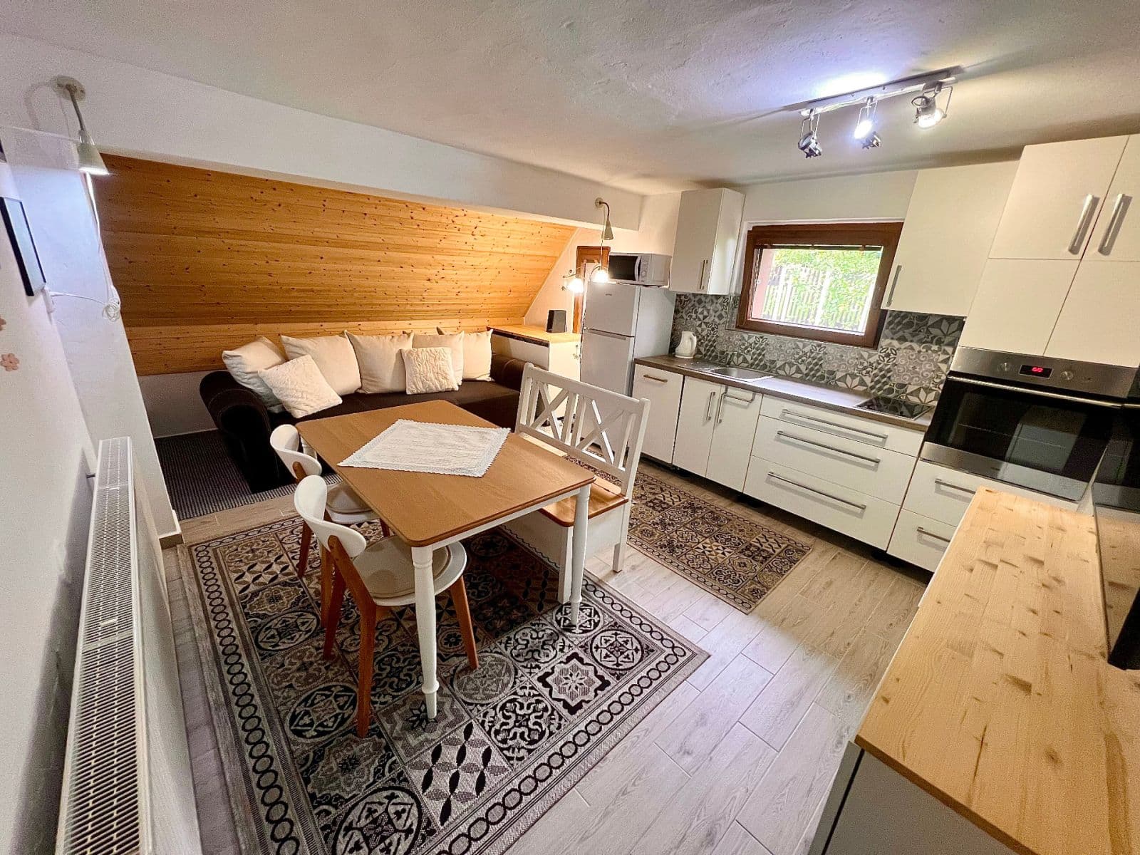 Predaj rekreačného objektu 145 m², pozemok 1.134 m², Hrob, Ústecký kraj Predaj rekreačného objektu 145 m², pozemok 1.134 m², Hrob, Ústecký kraj