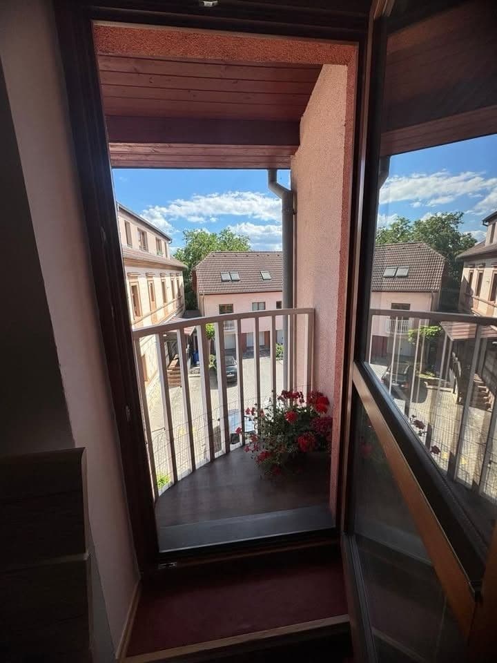 Prenájom bytu 4-izbový 74 m², Politických vězňů, Horoměřice, Středočeský kraj Prenájom bytu 4-izbový 74 m², Politických vězňů, Horoměřice, Středočeský kraj