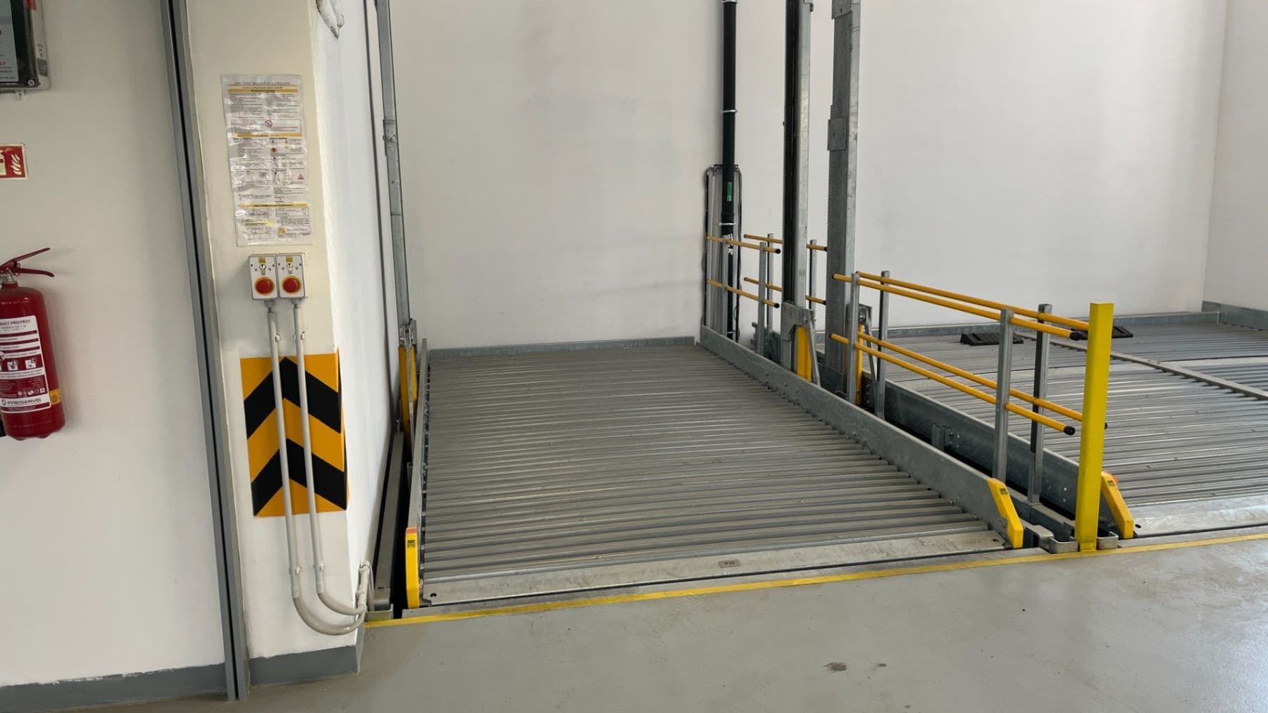 Prenájom garáže 13 m², Kardašovská, Praha, Praha Prenájom garáže 13 m², Kardašovská, Praha, Praha