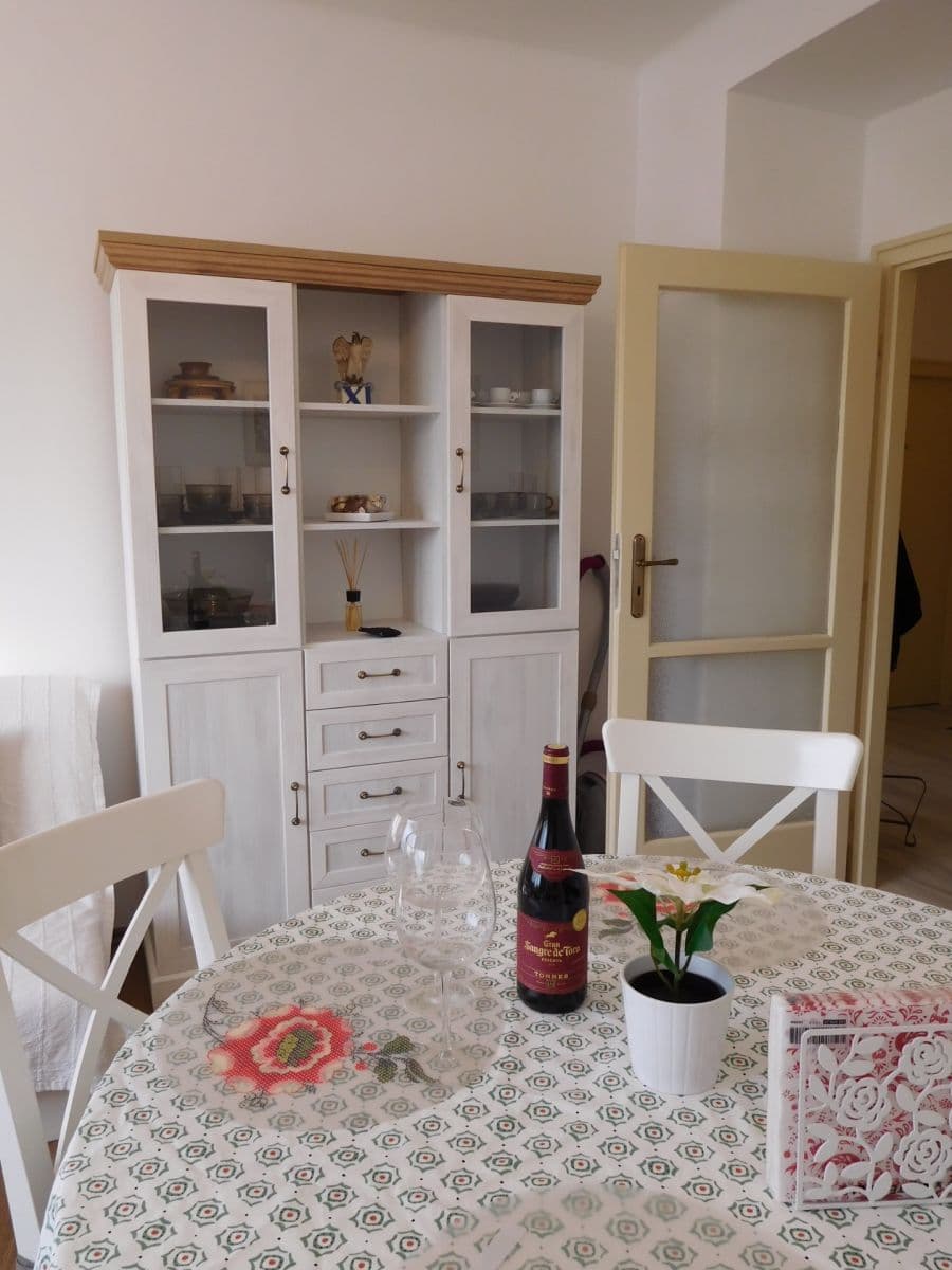 Prenájom bytu 2-izbový 54 m², Na Malovance, Praha, Praha Prenájom bytu 2-izbový 54 m², Na Malovance, Praha, Praha