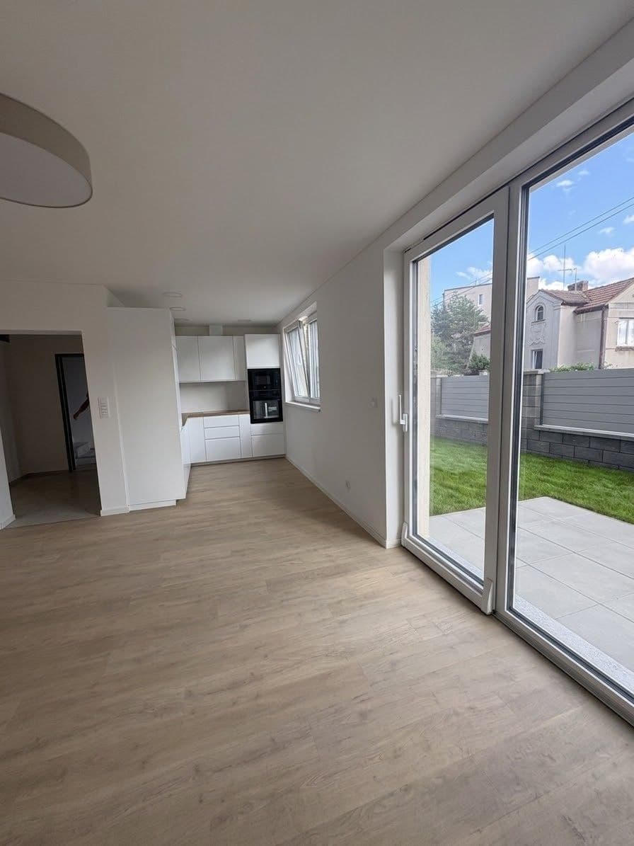 Prenájom bytu 2-izbový 50 m², Ohnivcova, Praha, Praha Prenájom bytu 2-izbový 50 m², Ohnivcova, Praha, Praha
