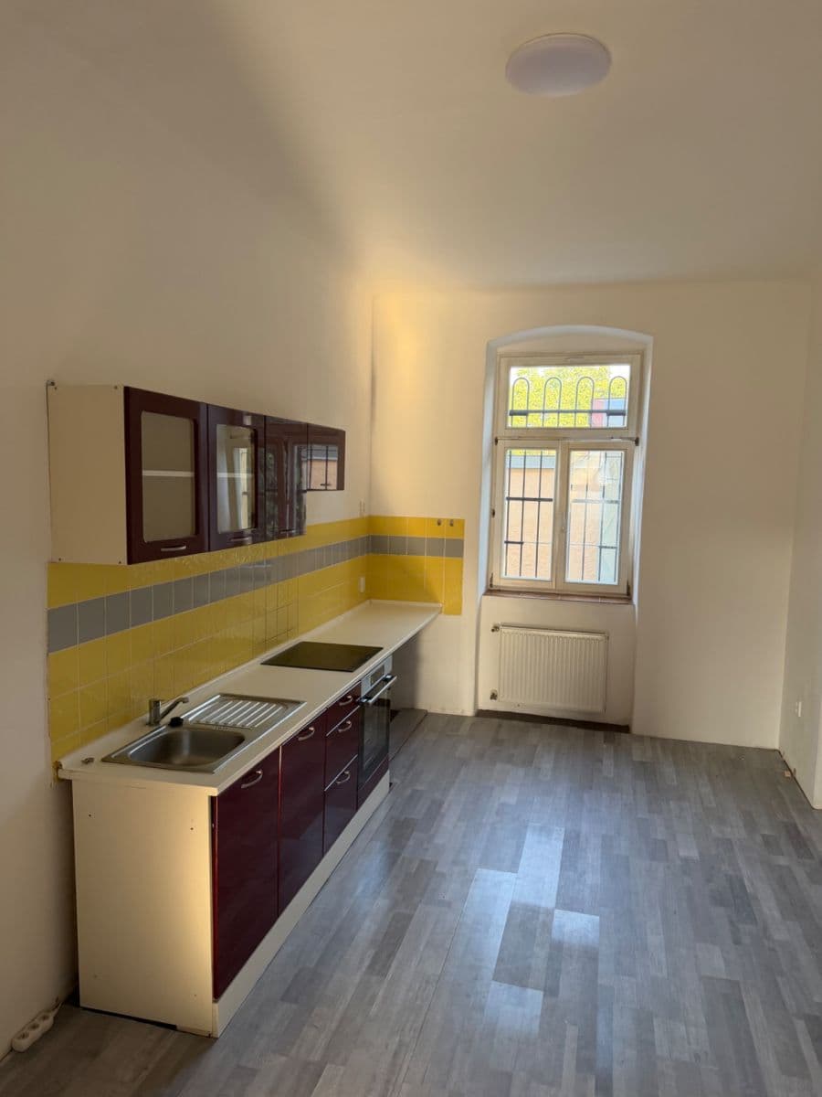 Prenájom bytu 4-izbový 119 m², 26. dubna, Cheb, Karlovarský kraj Prenájom bytu 4-izbový 119 m², 26. dubna, Cheb, Karlovarský kraj