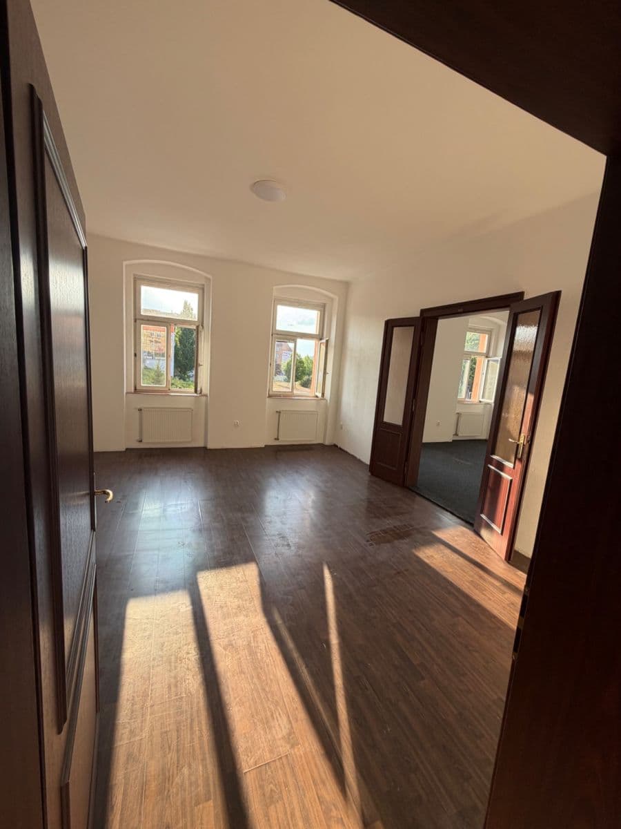 Prenájom bytu 4-izbový 119 m², 26. dubna, Cheb, Karlovarský kraj Prenájom bytu 4-izbový 119 m², 26. dubna, Cheb, Karlovarský kraj