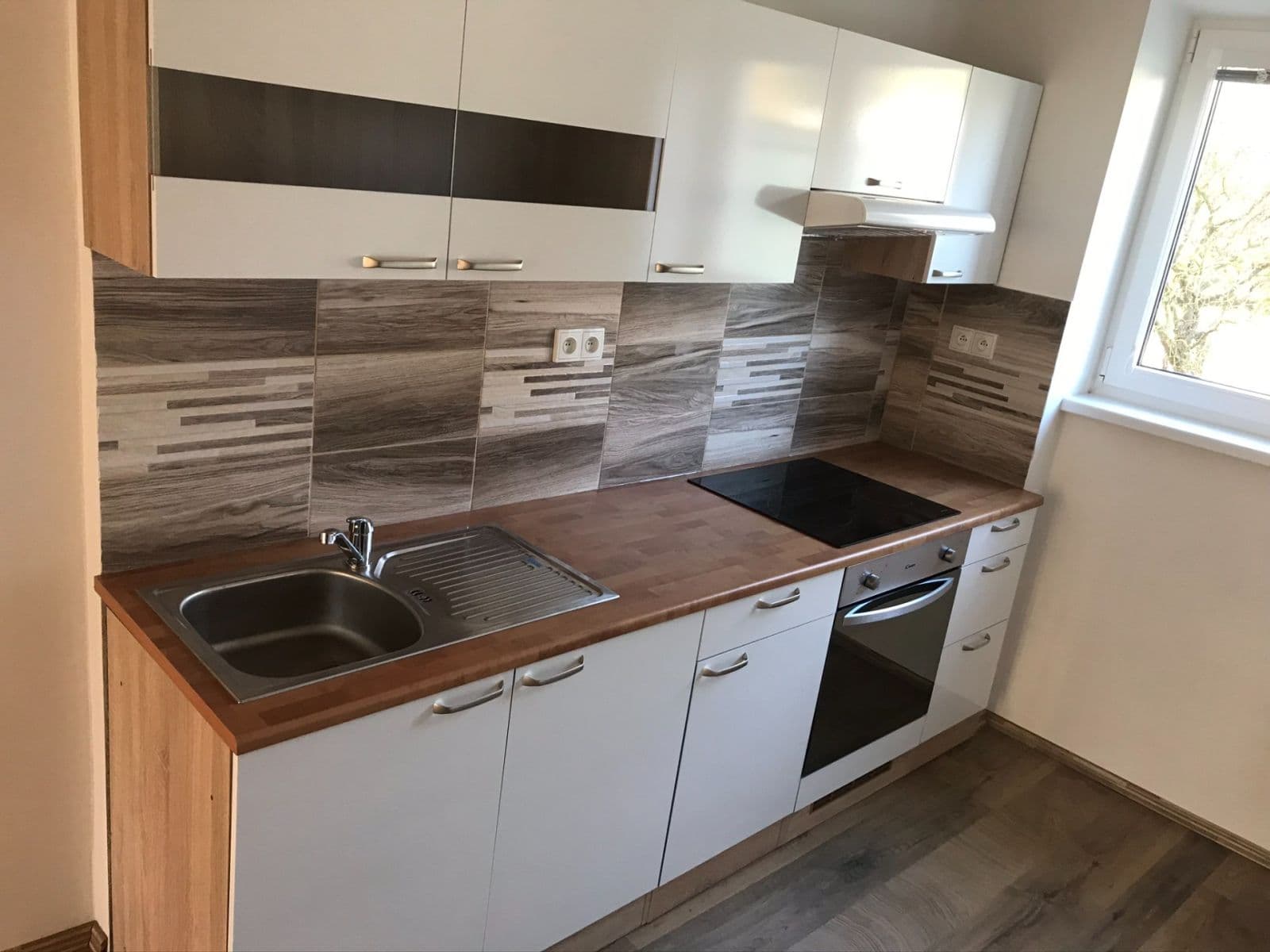 Prenájom bytu 2-izbový 52 m², 5. května, Mníšek pod Brdy, Středočeský kraj Prenájom bytu 2-izbový 52 m², 5. května, Mníšek pod Brdy, Středočeský kraj