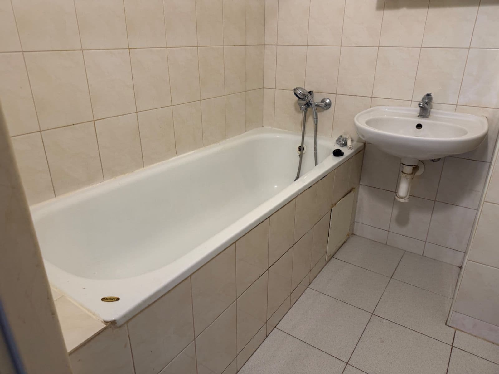 Prenájom bytu 1-izbový 41 m², Lovosická, Praha, Praha Prenájom bytu 1-izbový 41 m², Lovosická, Praha, Praha