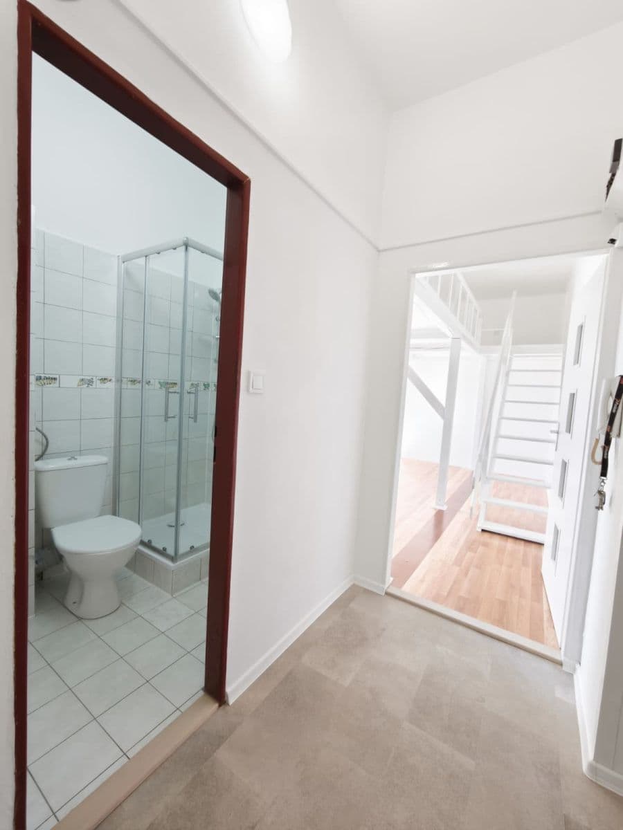 Predaj bytu 1-izbový 34 m², Vrchlického náměstí, Rakovník, Středočeský kraj Predaj bytu 1-izbový 34 m², Vrchlického náměstí, Rakovník, Středočeský kraj