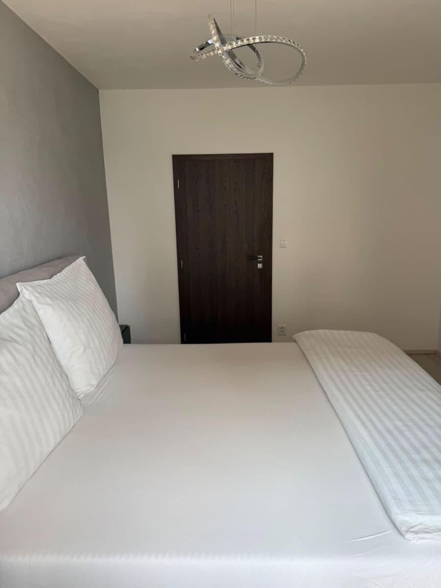 Prenájom bytu 2-izbový 54 m², Želetická, Praha, Praha Prenájom bytu 2-izbový 54 m², Želetická, Praha, Praha