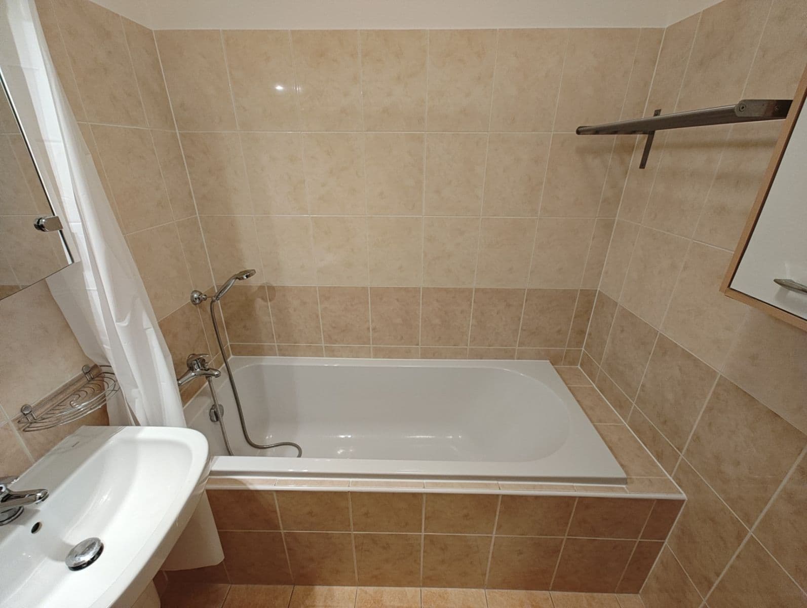 Prenájom bytu 2-izbový 53 m², Lysolajská, Horoměřice, Středočeský kraj Prenájom bytu 2-izbový 53 m², Lysolajská, Horoměřice, Středočeský kraj