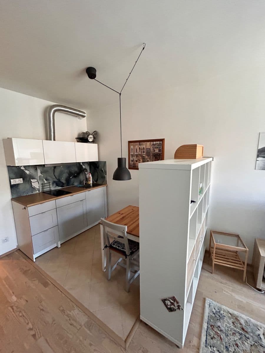 Prenájom bytu Garsoniéra 35 m², Olšanská, Praha, Praha Prenájom bytu Garsoniéra 35 m², Olšanská, Praha, Praha