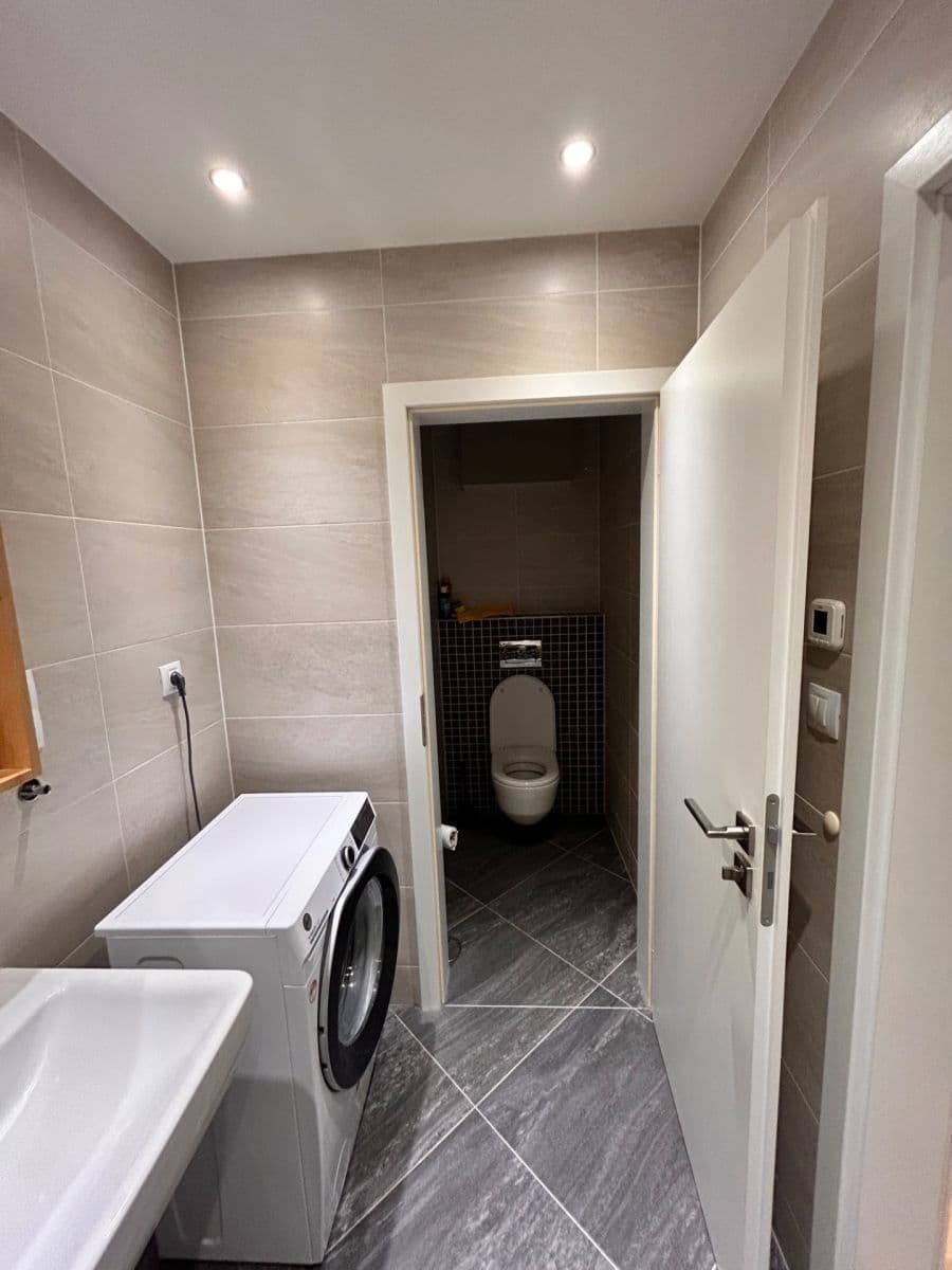 Prenájom bytu Garsoniéra 35 m², Olšanská, Praha, Praha Prenájom bytu Garsoniéra 35 m², Olšanská, Praha, Praha