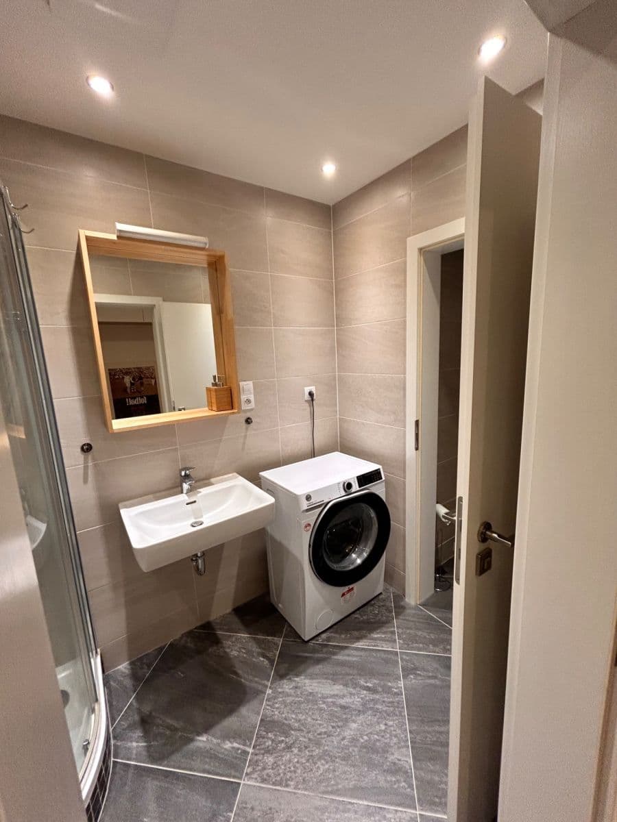 Prenájom bytu Garsoniéra 35 m², Olšanská, Praha, Praha Prenájom bytu Garsoniéra 35 m², Olšanská, Praha, Praha