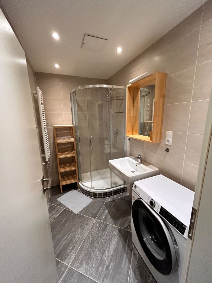 Prenájom bytu Garsoniéra 35 m², Olšanská, Praha, Praha Prenájom bytu Garsoniéra 35 m², Olšanská, Praha, Praha
