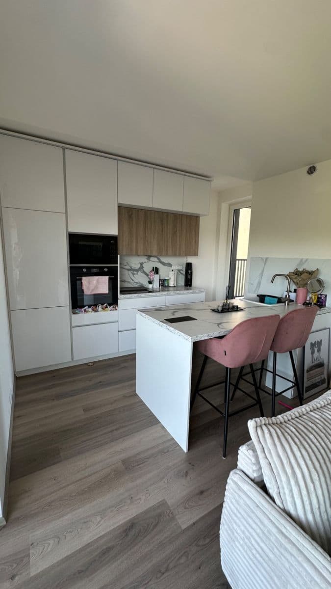 Prenájom bytu 3-izbový 70 m², Ve Lhotce, Praha, Praha Prenájom bytu 3-izbový 70 m², Ve Lhotce, Praha, Praha