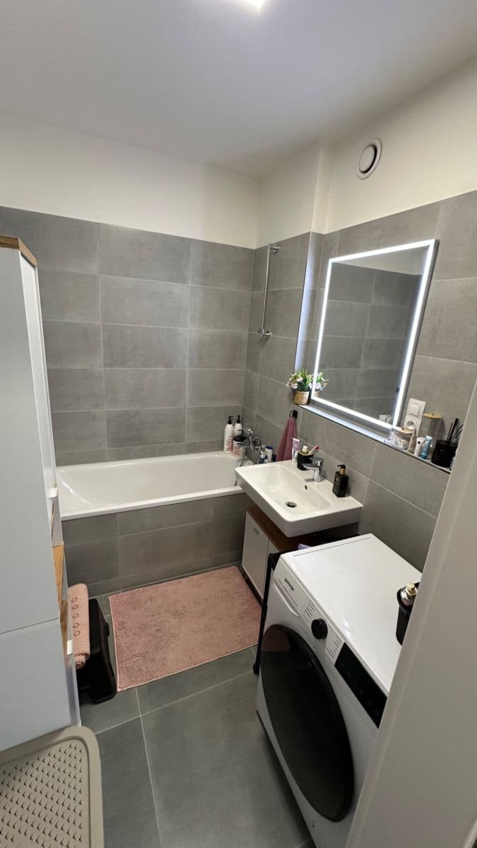 Prenájom bytu 3-izbový 70 m², Ve Lhotce, Praha, Praha Prenájom bytu 3-izbový 70 m², Ve Lhotce, Praha, Praha
