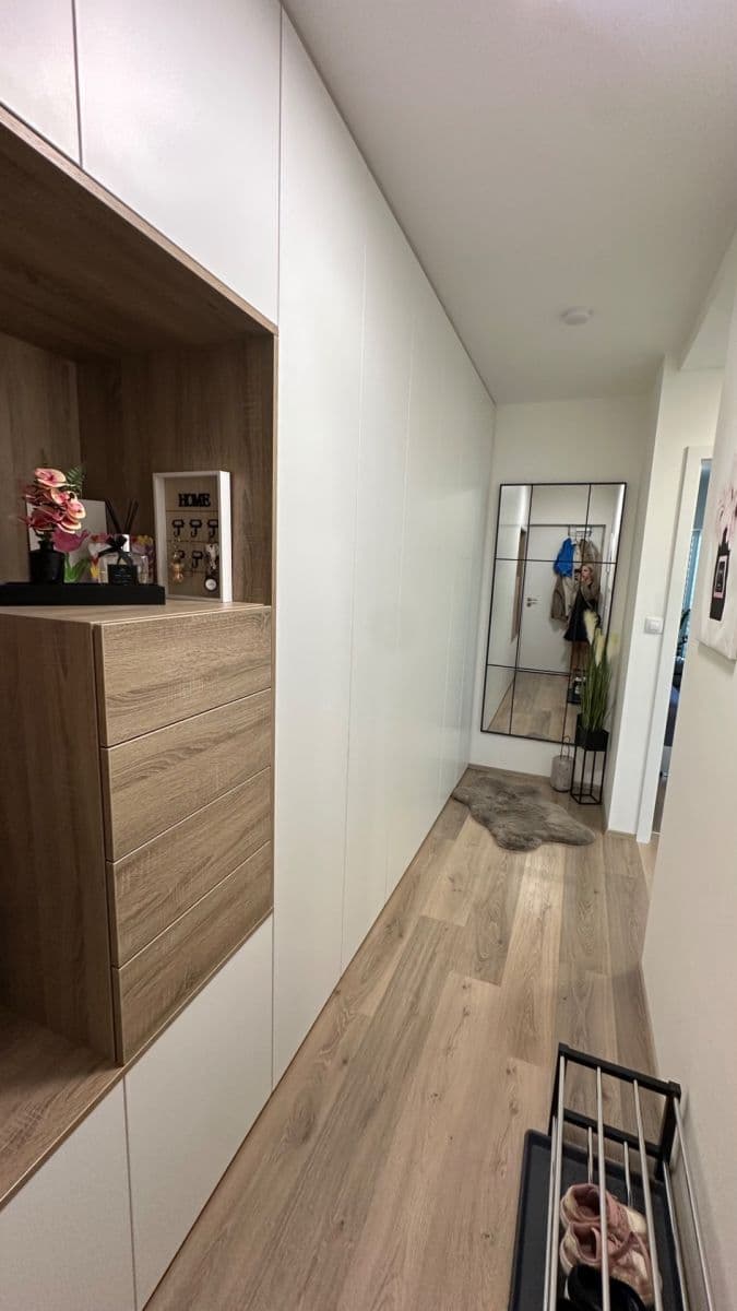 Prenájom bytu 3-izbový 70 m², Ve Lhotce, Praha, Praha Prenájom bytu 3-izbový 70 m², Ve Lhotce, Praha, Praha