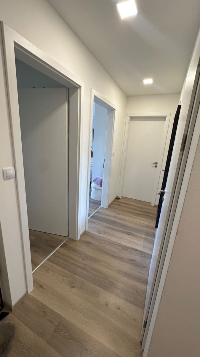 Prenájom bytu 3-izbový 70 m², Ve Lhotce, Praha, Praha Prenájom bytu 3-izbový 70 m², Ve Lhotce, Praha, Praha