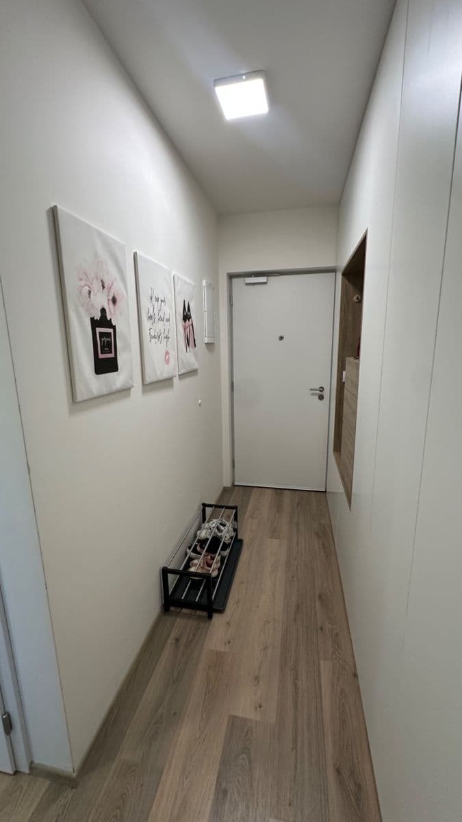 Prenájom bytu 3-izbový 70 m², Ve Lhotce, Praha, Praha Prenájom bytu 3-izbový 70 m², Ve Lhotce, Praha, Praha