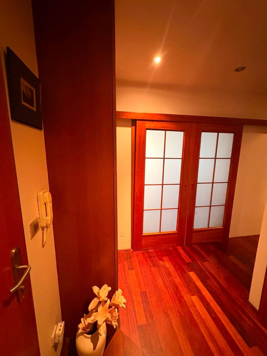 Prenájom bytu 2-izbový 87 m², Ruská, Praha, Praha Prenájom bytu 2-izbový 87 m², Ruská, Praha, Praha