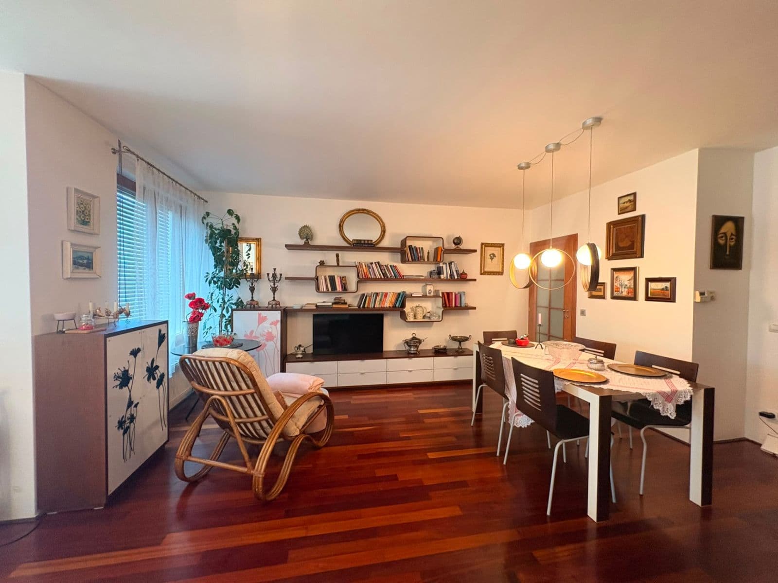 Prenájom bytu 2-izbový 87 m², Ruská, Praha, Praha Prenájom bytu 2-izbový 87 m², Ruská, Praha, Praha