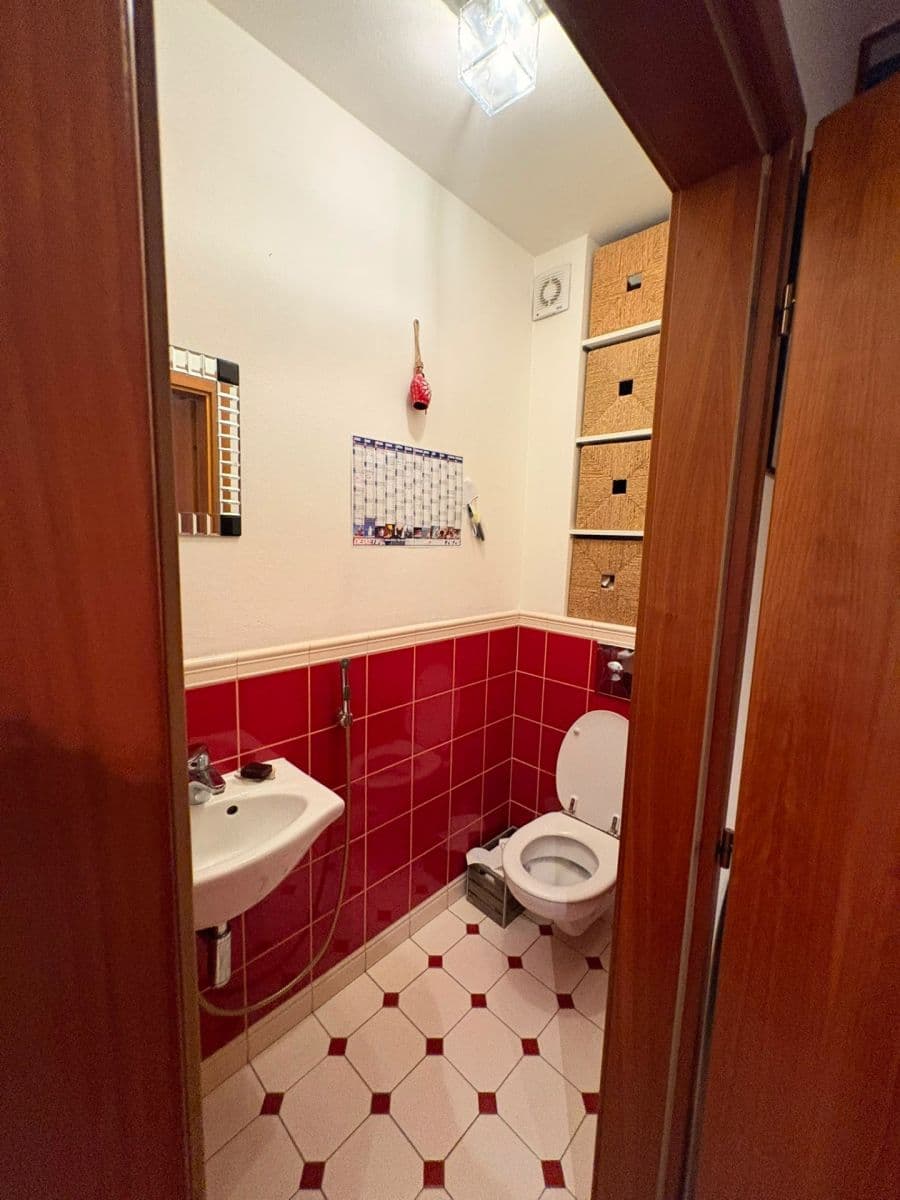 Prenájom bytu 2-izbový 87 m², Ruská, Praha, Praha Prenájom bytu 2-izbový 87 m², Ruská, Praha, Praha
