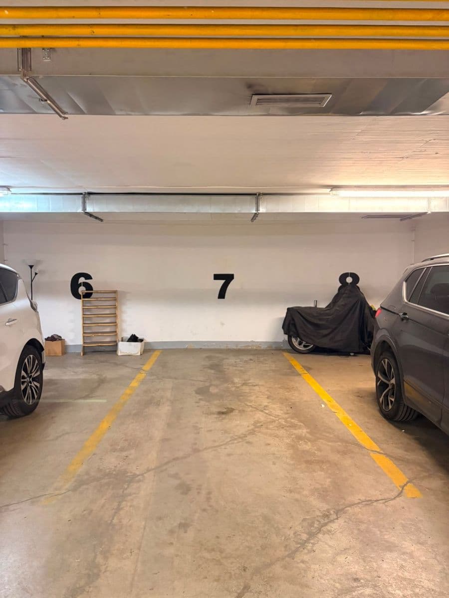 Prenájom bytu 2-izbový 87 m², Ruská, Praha, Praha Prenájom bytu 2-izbový 87 m², Ruská, Praha, Praha