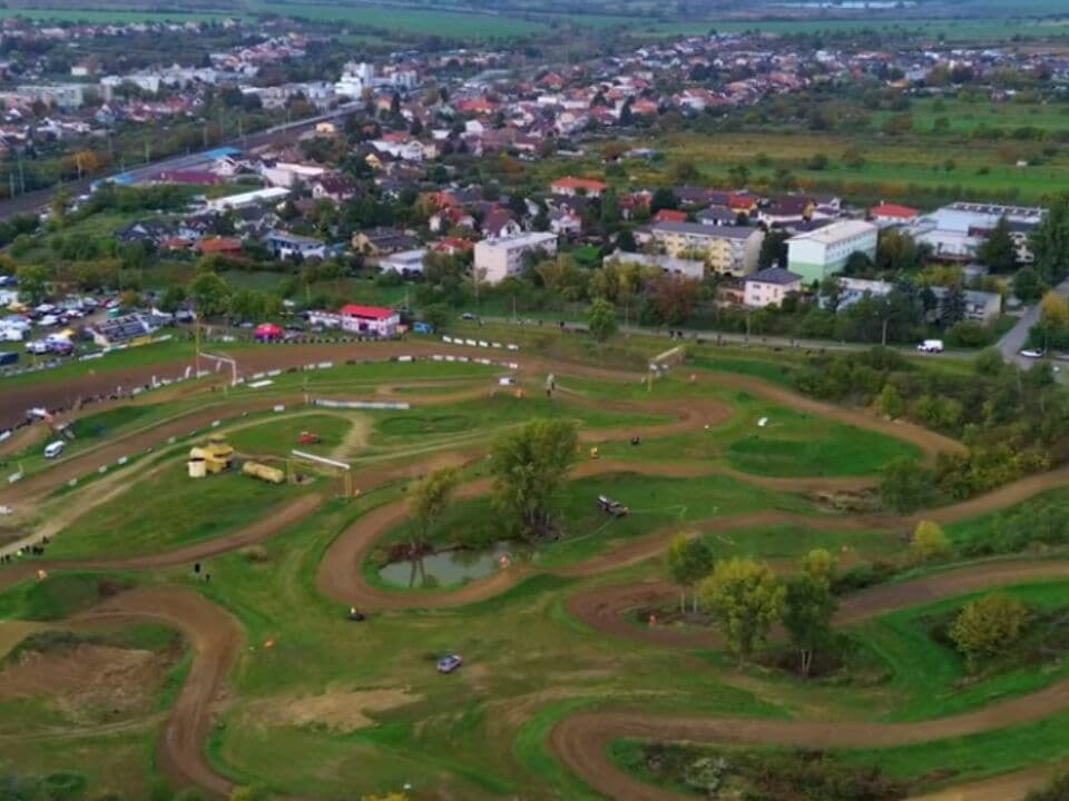 Predaj pozemku 43.000 m², Šenkvice, Bratislavský kraj Predaj pozemku 43.000 m², Šenkvice, Bratislavský kraj