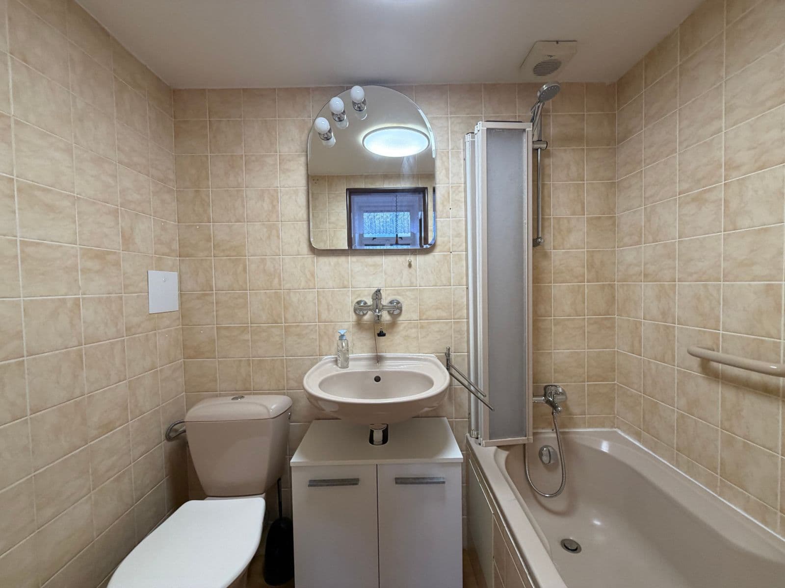 Prenájom bytu 1-izbový 29 m², Sokolovská, Praha, Praha Prenájom bytu 1-izbový 29 m², Sokolovská, Praha, Praha