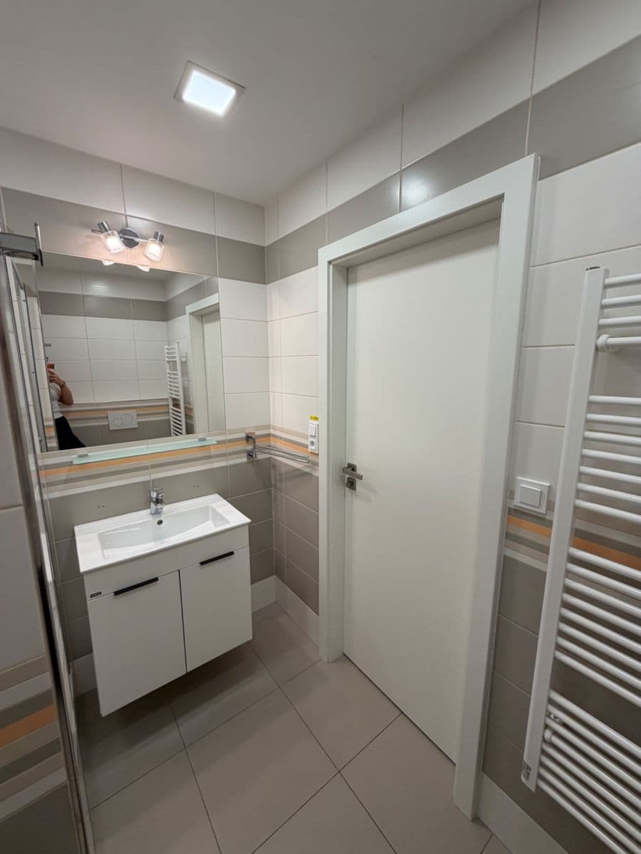 Prenájom bytu 2-izbový 45 m², Mádrova, Praha, Praha Prenájom bytu 2-izbový 45 m², Mádrova, Praha, Praha
