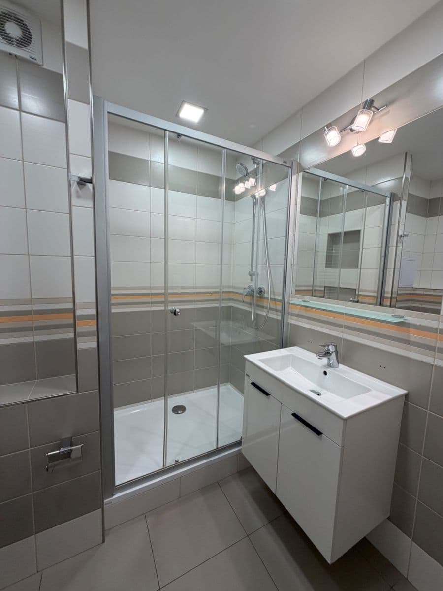 Prenájom bytu 2-izbový 45 m², Mádrova, Praha, Praha Prenájom bytu 2-izbový 45 m², Mádrova, Praha, Praha