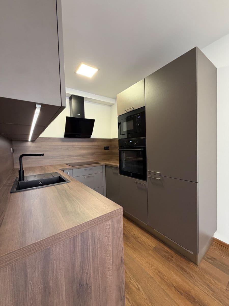 Prenájom bytu 2-izbový 45 m², Mádrova, Praha, Praha Prenájom bytu 2-izbový 45 m², Mádrova, Praha, Praha