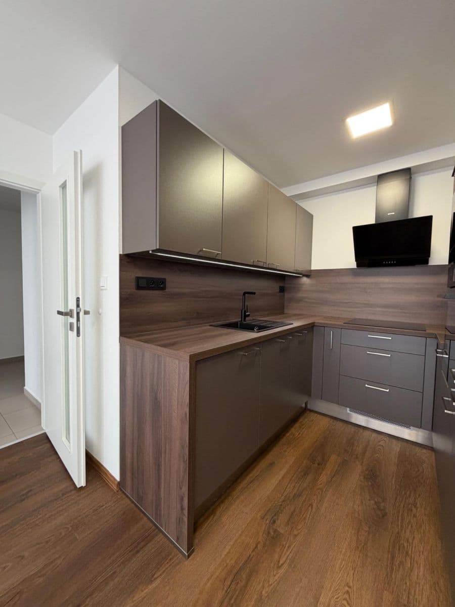 Prenájom bytu 2-izbový 45 m², Mádrova, Praha, Praha Prenájom bytu 2-izbový 45 m², Mádrova, Praha, Praha