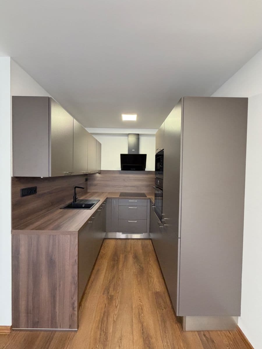 Prenájom bytu 2-izbový 45 m², Mádrova, Praha, Praha Prenájom bytu 2-izbový 45 m², Mádrova, Praha, Praha