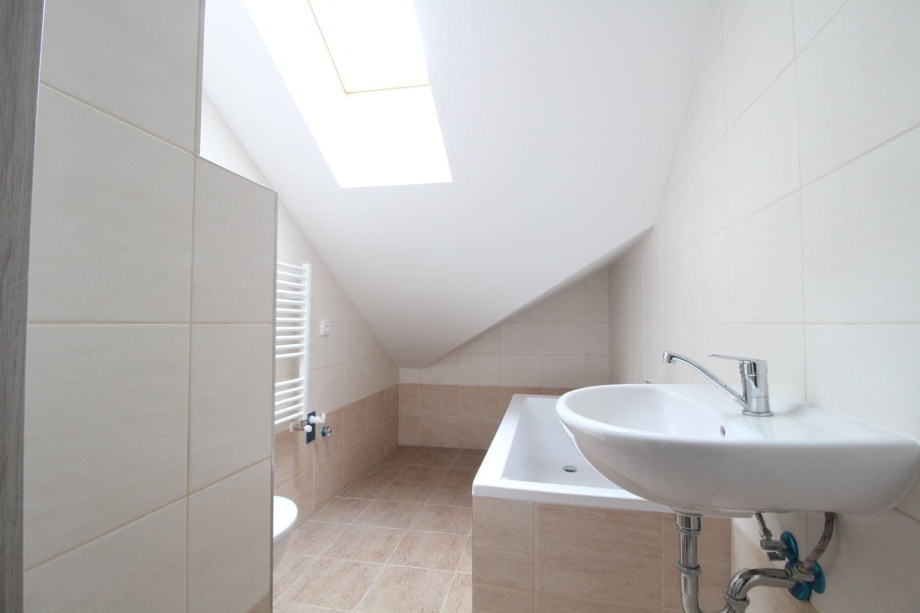 Prenájom bytu 3-izbový 78 m², Slepá, Milovice, Středočeský kraj Prenájom bytu 3-izbový 78 m², Slepá, Milovice, Středočeský kraj