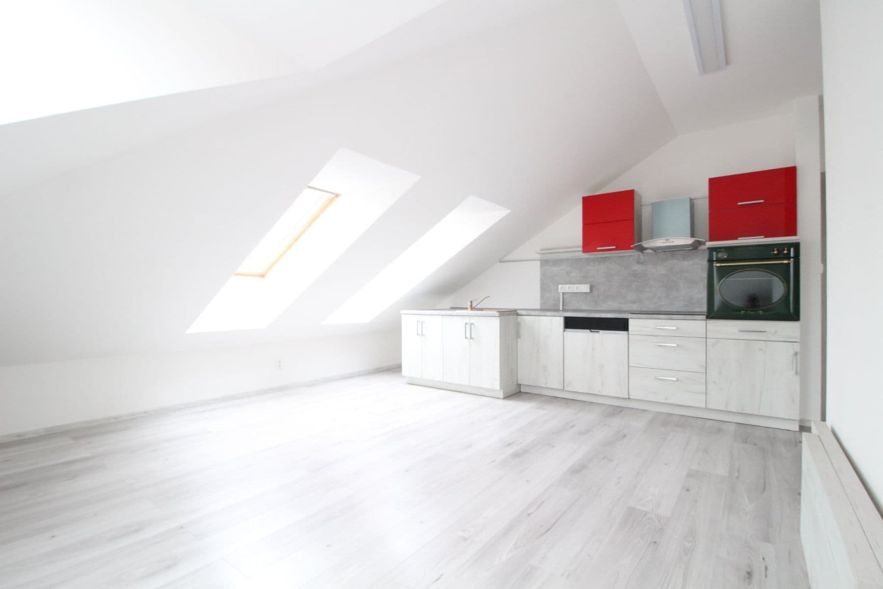Prenájom bytu 3-izbový 78 m², Slepá, Milovice, Středočeský kraj Prenájom bytu 3-izbový 78 m², Slepá, Milovice, Středočeský kraj