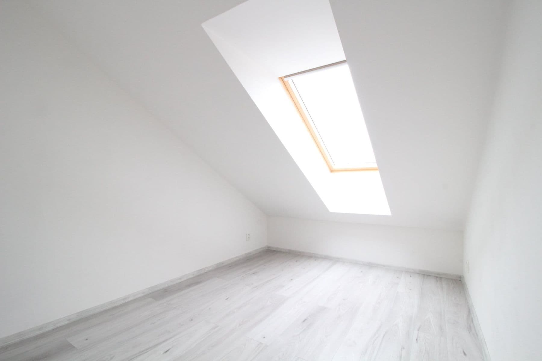 Prenájom bytu 3-izbový 78 m², Slepá, Milovice, Středočeský kraj Prenájom bytu 3-izbový 78 m², Slepá, Milovice, Středočeský kraj