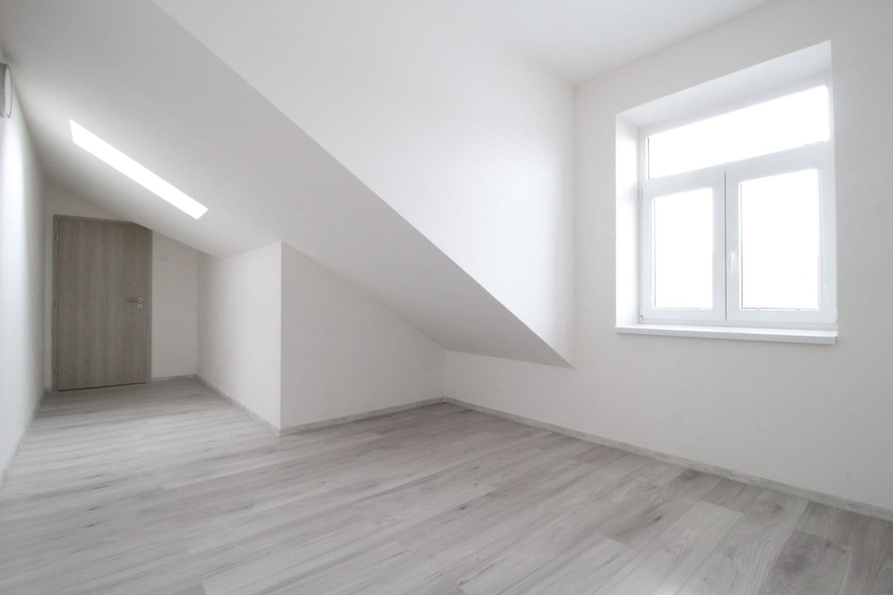 Prenájom bytu 3-izbový 78 m², Slepá, Milovice, Středočeský kraj Prenájom bytu 3-izbový 78 m², Slepá, Milovice, Středočeský kraj