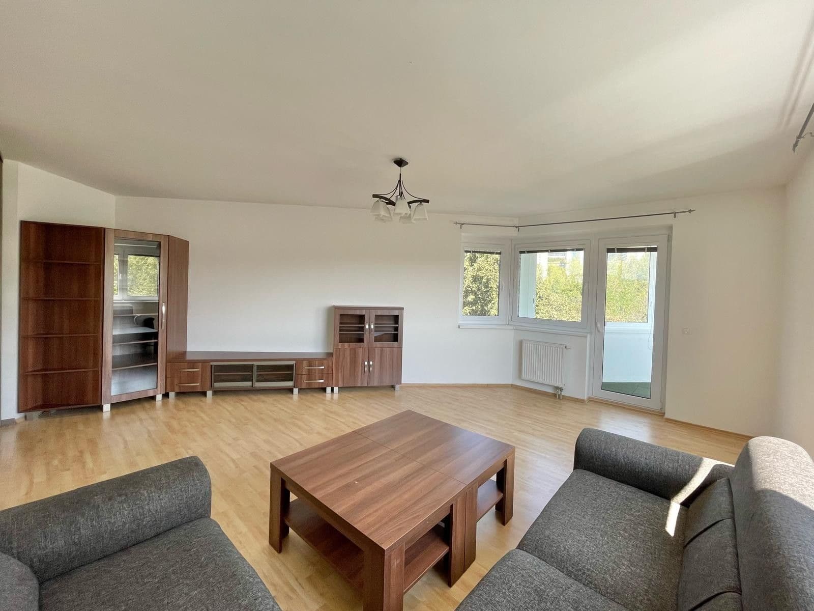 Prenájom bytu 4-izbový 130 m², Opavská, Nové Mesto, Bratislavský kraj Prenájom bytu 4-izbový 130 m², Opavská, Nové Mesto, Bratislavský kraj