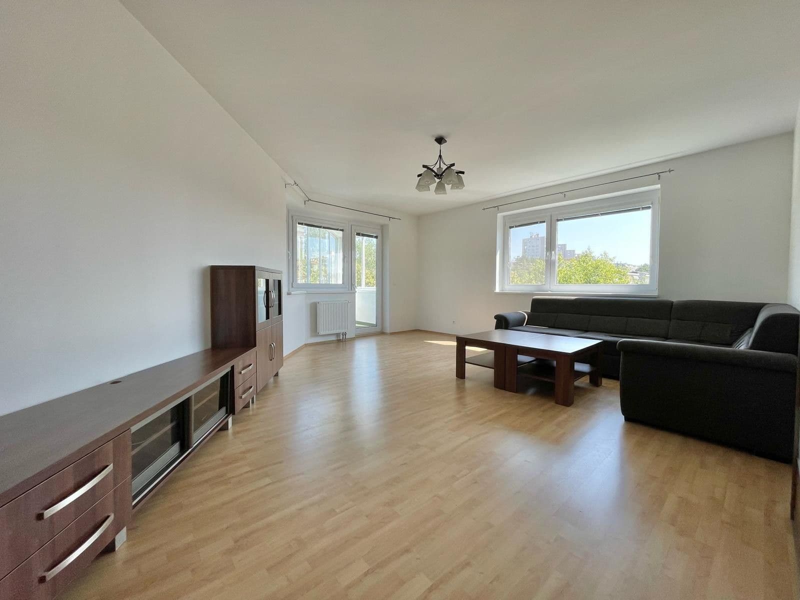 Prenájom bytu 4-izbový 130 m², Opavská, Nové Mesto, Bratislavský kraj Prenájom bytu 4-izbový 130 m², Opavská, Nové Mesto, Bratislavský kraj