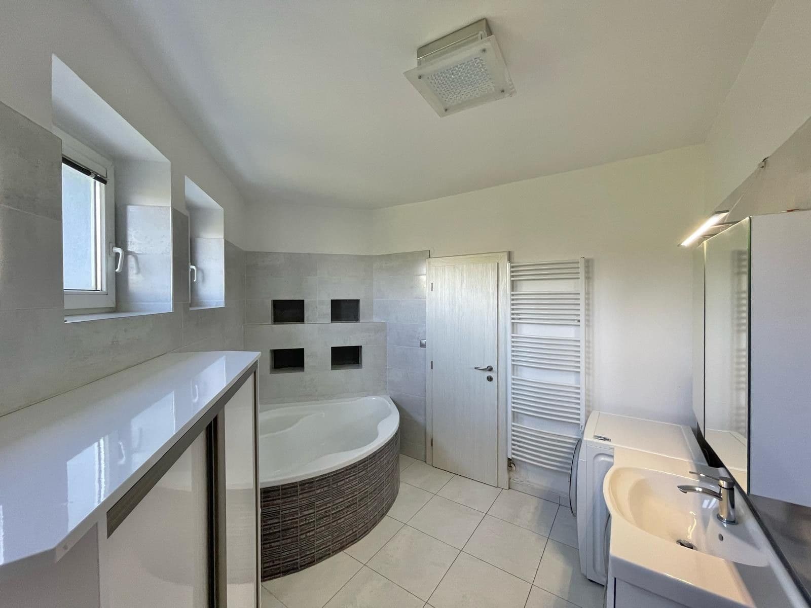 Prenájom bytu 4-izbový 130 m², Opavská, Nové Mesto, Bratislavský kraj Prenájom bytu 4-izbový 130 m², Opavská, Nové Mesto, Bratislavský kraj