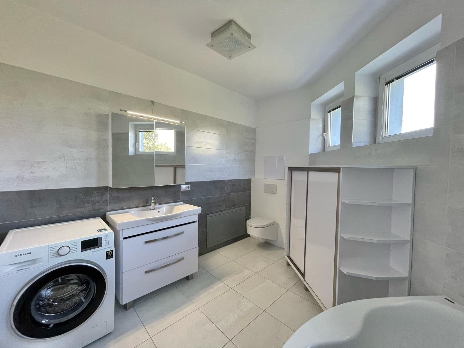 Prenájom bytu 4-izbový 130 m², Opavská, Nové Mesto, Bratislavský kraj Prenájom bytu 4-izbový 130 m², Opavská, Nové Mesto, Bratislavský kraj