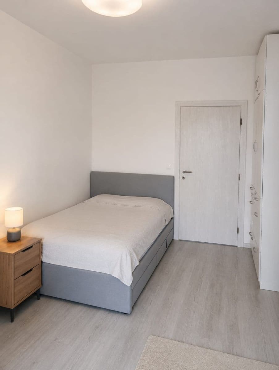 Prenájom bytu 4-izbový 130 m², Opavská, Nové Mesto, Bratislavský kraj Prenájom bytu 4-izbový 130 m², Opavská, Nové Mesto, Bratislavský kraj