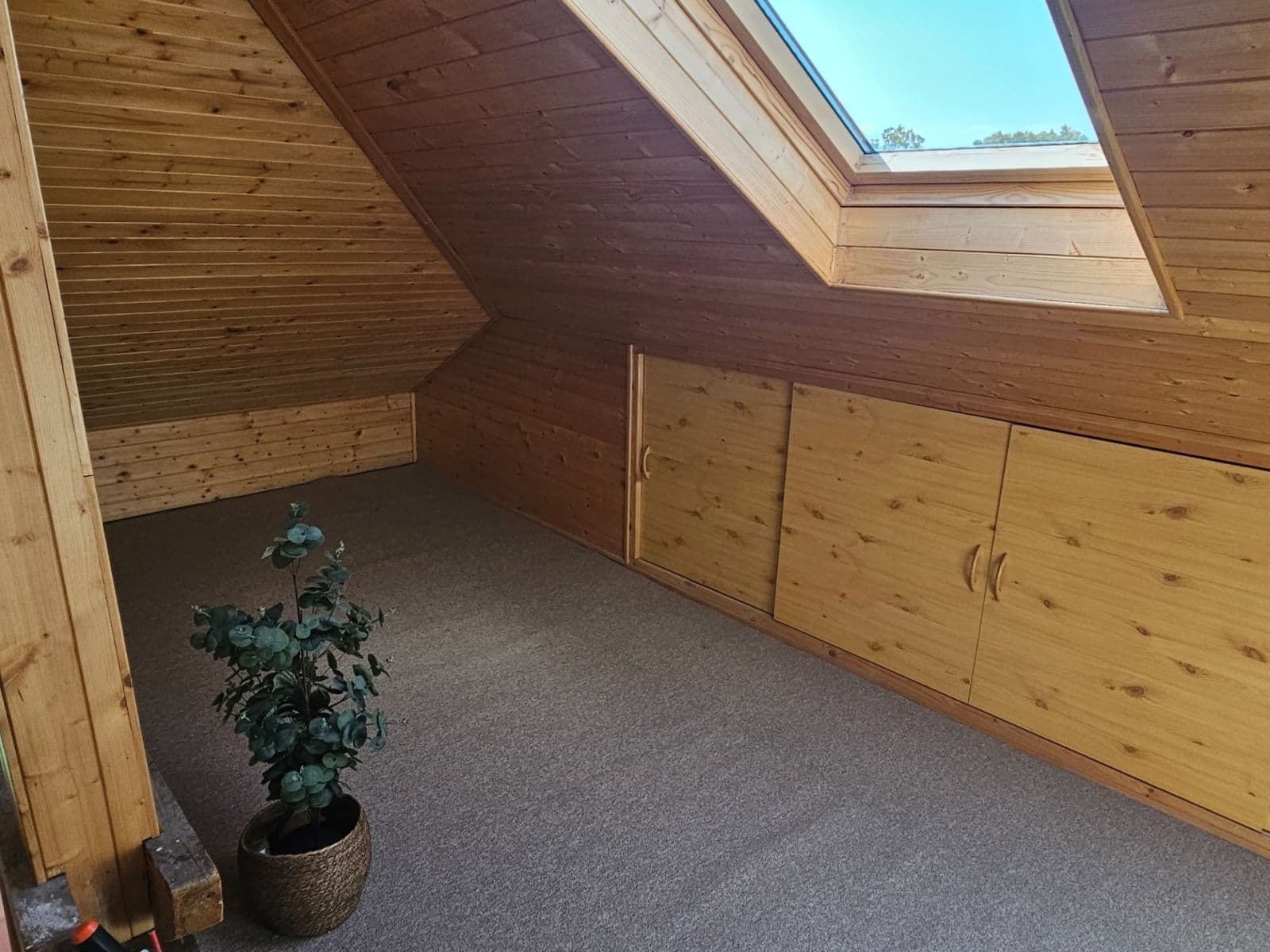 Prenájom bytu 4-izbový 18 m², Lanýžová, Praha, Praha Prenájom bytu 4-izbový 18 m², Lanýžová, Praha, Praha