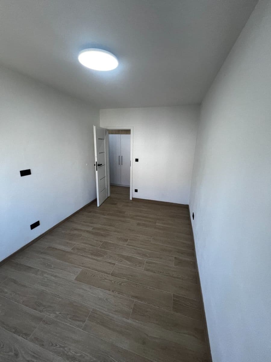 Prenájom bytu 4-izbový 73 m², Branická, Praha, Praha Prenájom bytu 4-izbový 73 m², Branická, Praha, Praha