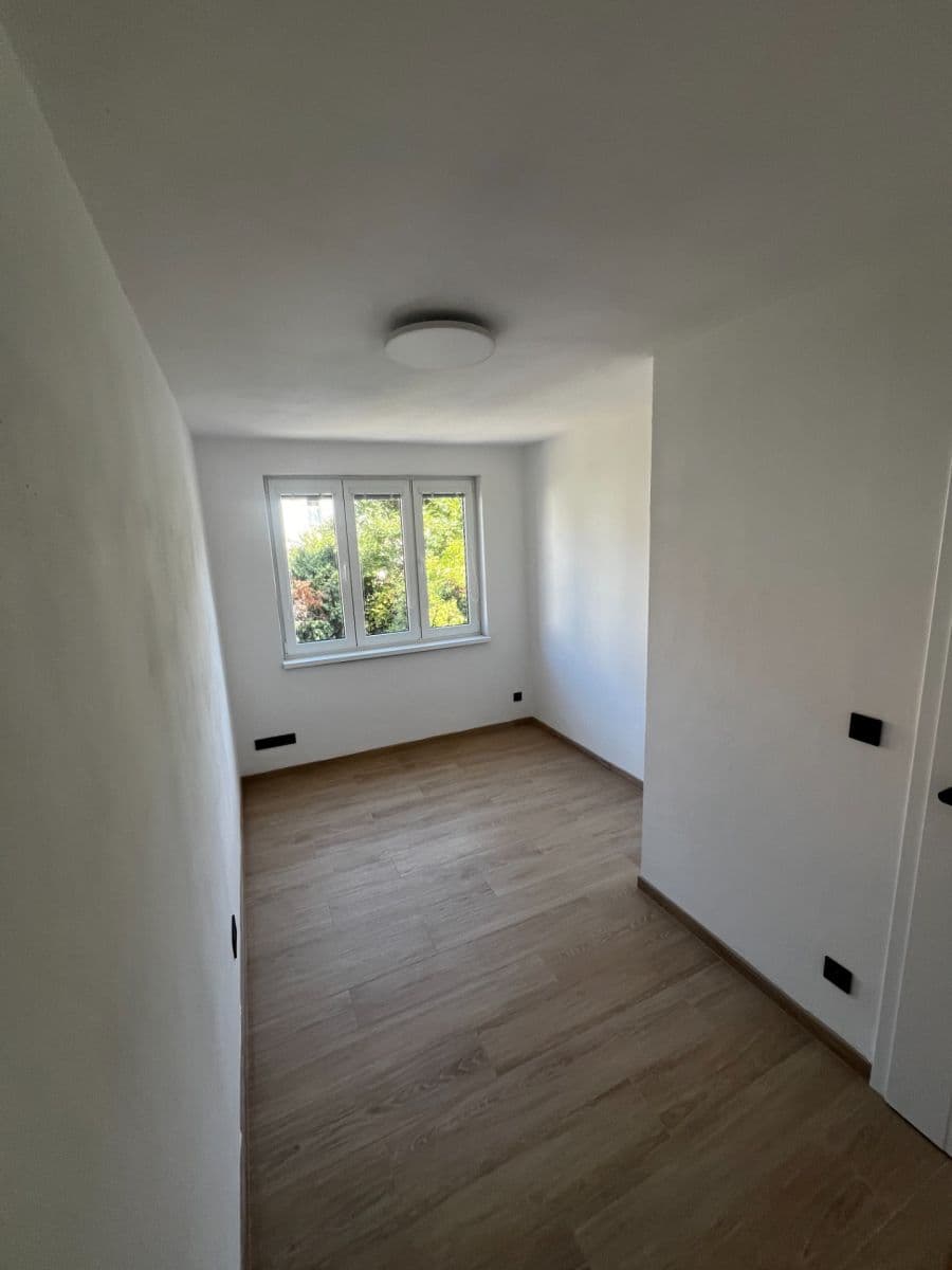 Prenájom bytu 4-izbový 73 m², Branická, Praha, Praha Prenájom bytu 4-izbový 73 m², Branická, Praha, Praha