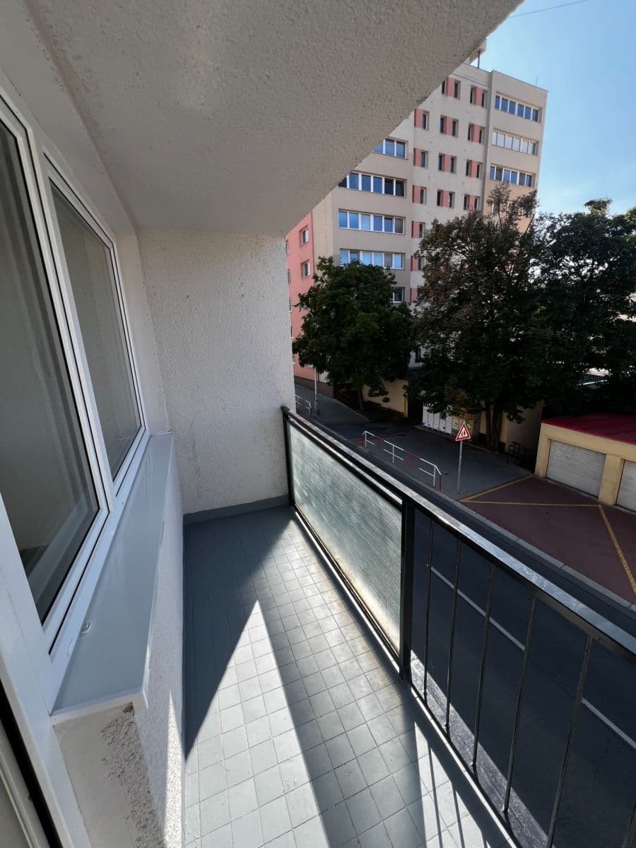 Prenájom bytu 4-izbový 73 m², Branická, Praha, Praha Prenájom bytu 4-izbový 73 m², Branická, Praha, Praha