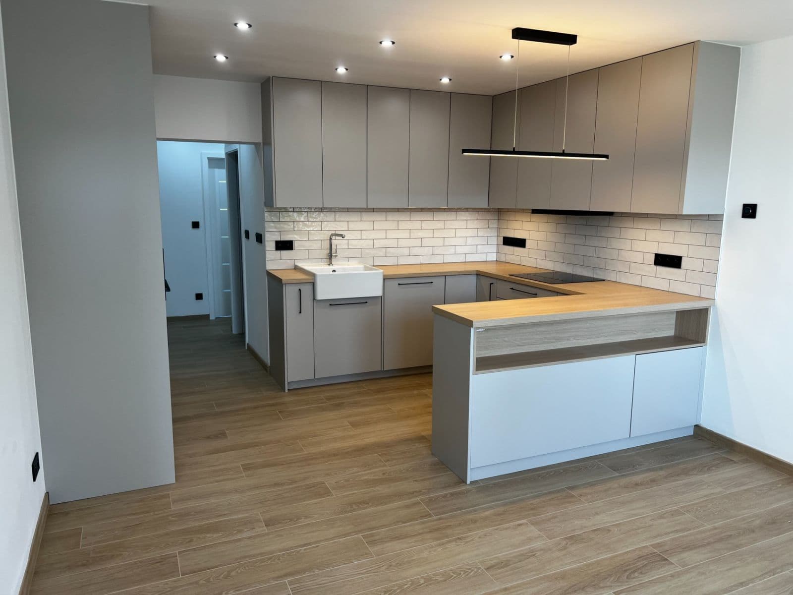 Prenájom bytu 4-izbový 73 m², Branická, Praha, Praha Prenájom bytu 4-izbový 73 m², Branická, Praha, Praha