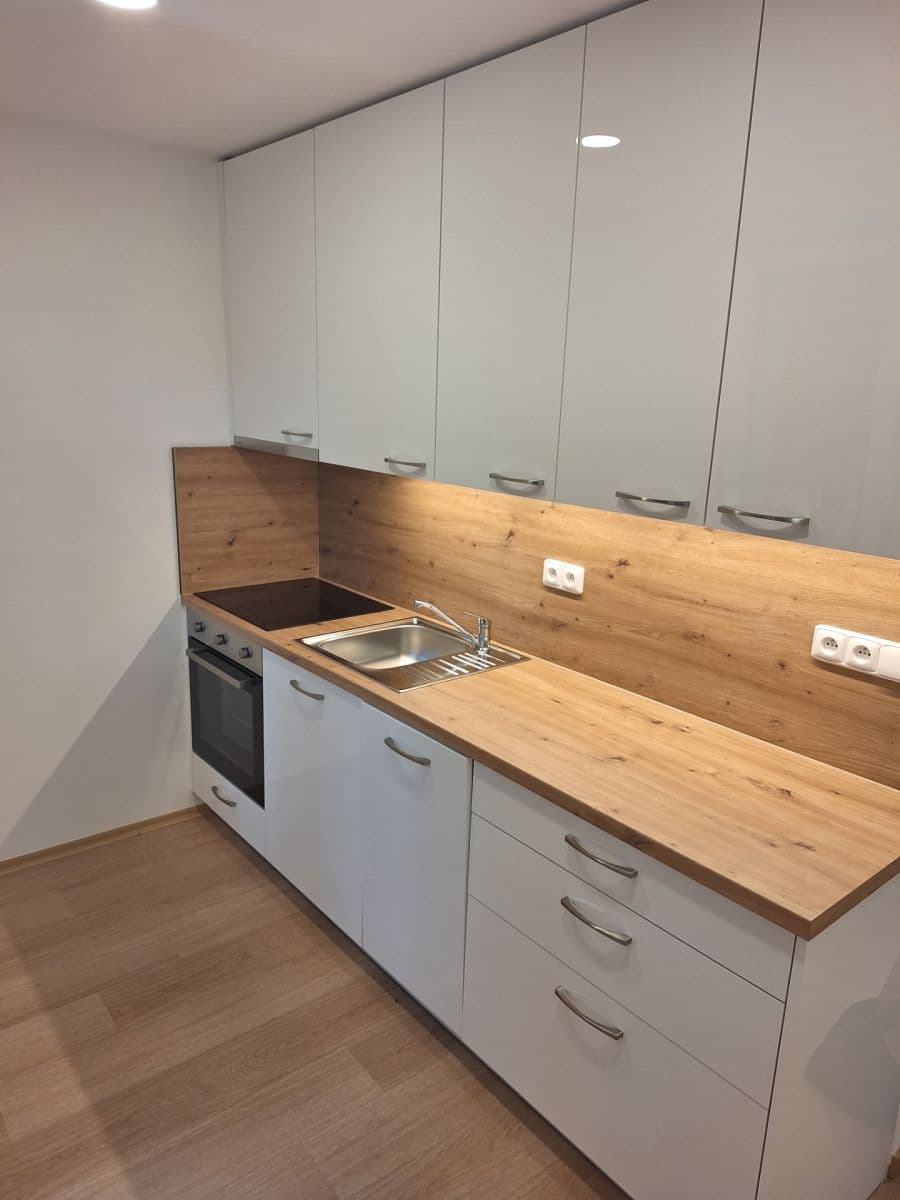 Prenájom bytu 2-izbový 55 m², Mahulenina, Praha, Praha Prenájom bytu 2-izbový 55 m², Mahulenina, Praha, Praha