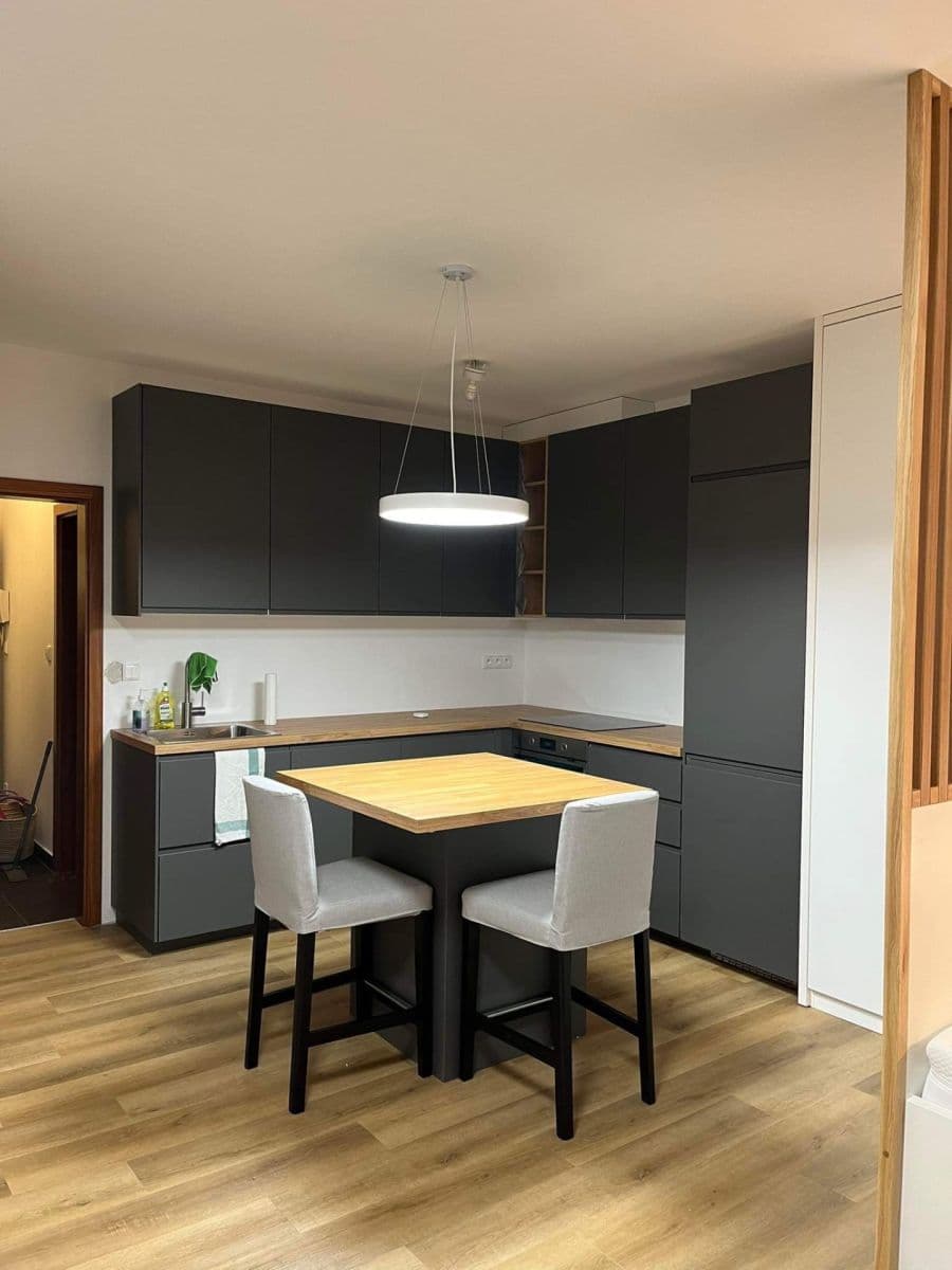 Prenájom bytu 1-izbový 38 m², Májová, Praha, Praha Prenájom bytu 1-izbový 38 m², Májová, Praha, Praha