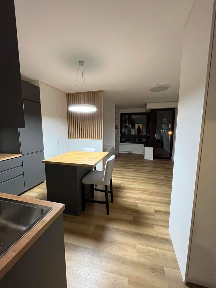 Prenájom bytu 1-izbový 38 m², Májová, Praha, Praha Prenájom bytu 1-izbový 38 m², Májová, Praha, Praha