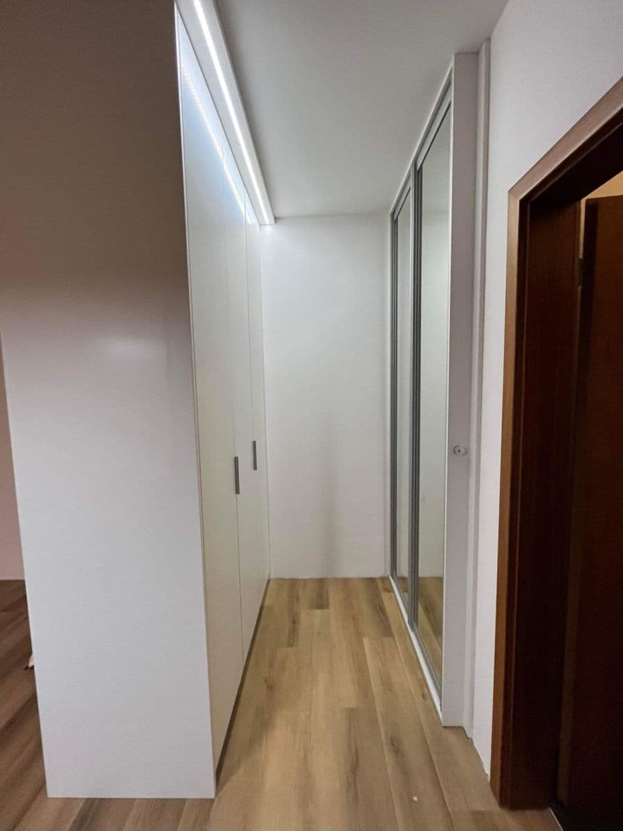 Prenájom bytu 1-izbový 38 m², Májová, Praha, Praha Prenájom bytu 1-izbový 38 m², Májová, Praha, Praha